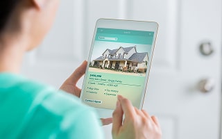 How Should Sellers Price Their Homes to Attract Buyers While Maximizing Value in California?